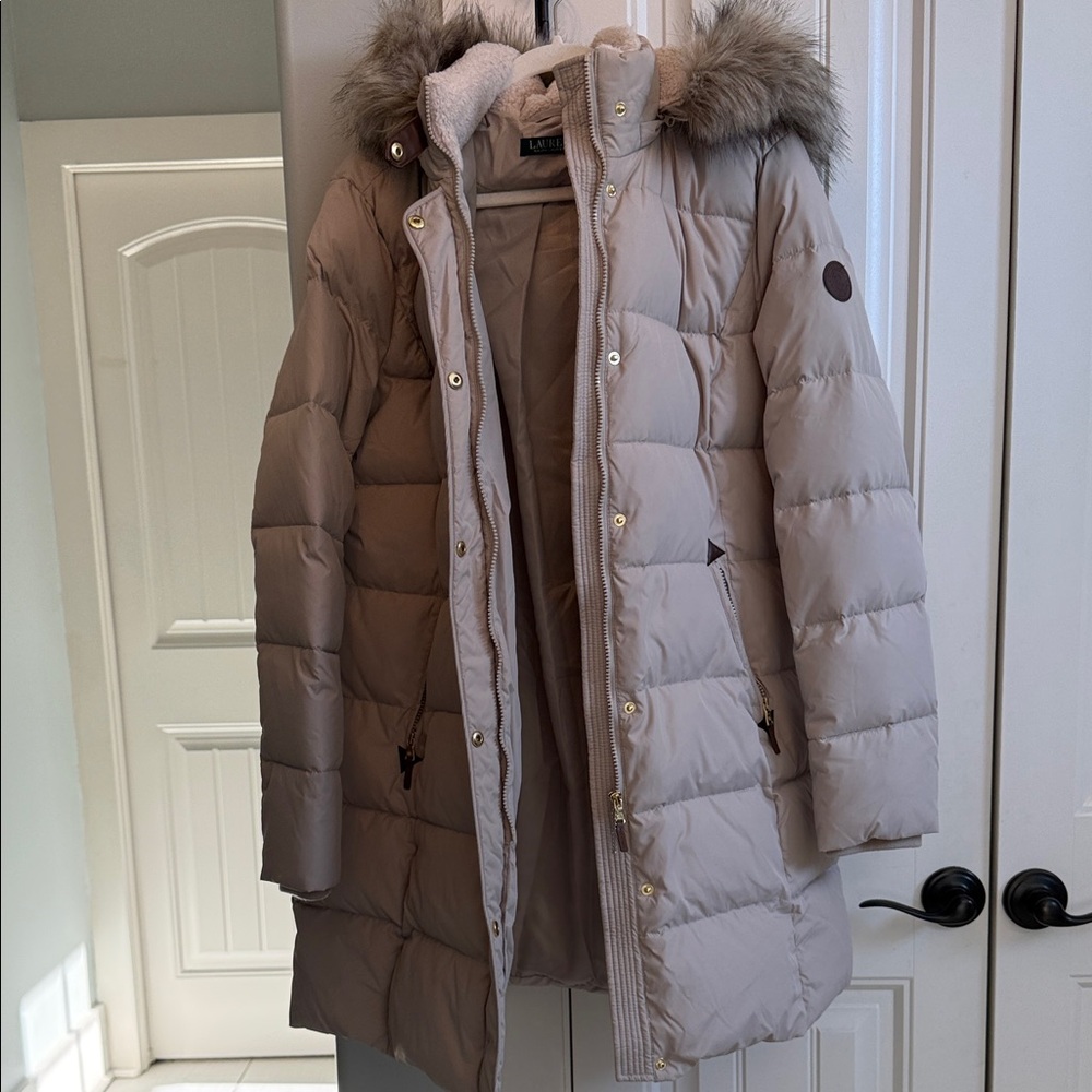 Lauren/Ralph Lauren Women's Beige Puffer Coat with Faux Fur Hood - Picture 15 of 16